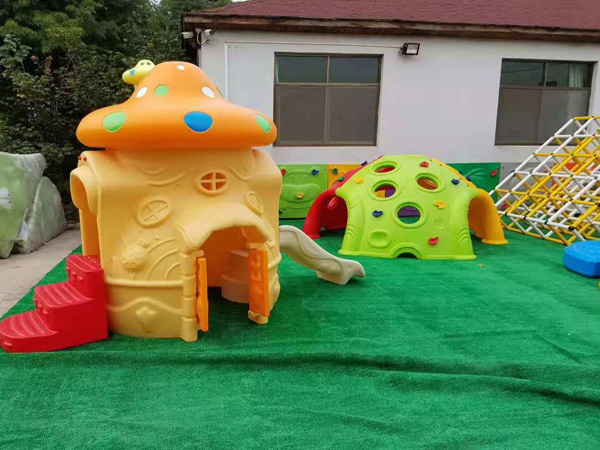 幼儿园滑梯安装